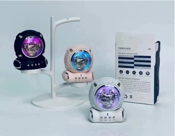 2 in 1 Space Cat Wireless Speaker & Night Light